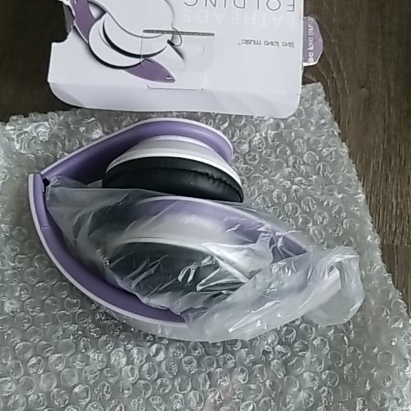 Brand New  Headphones - Picture 4 of 5